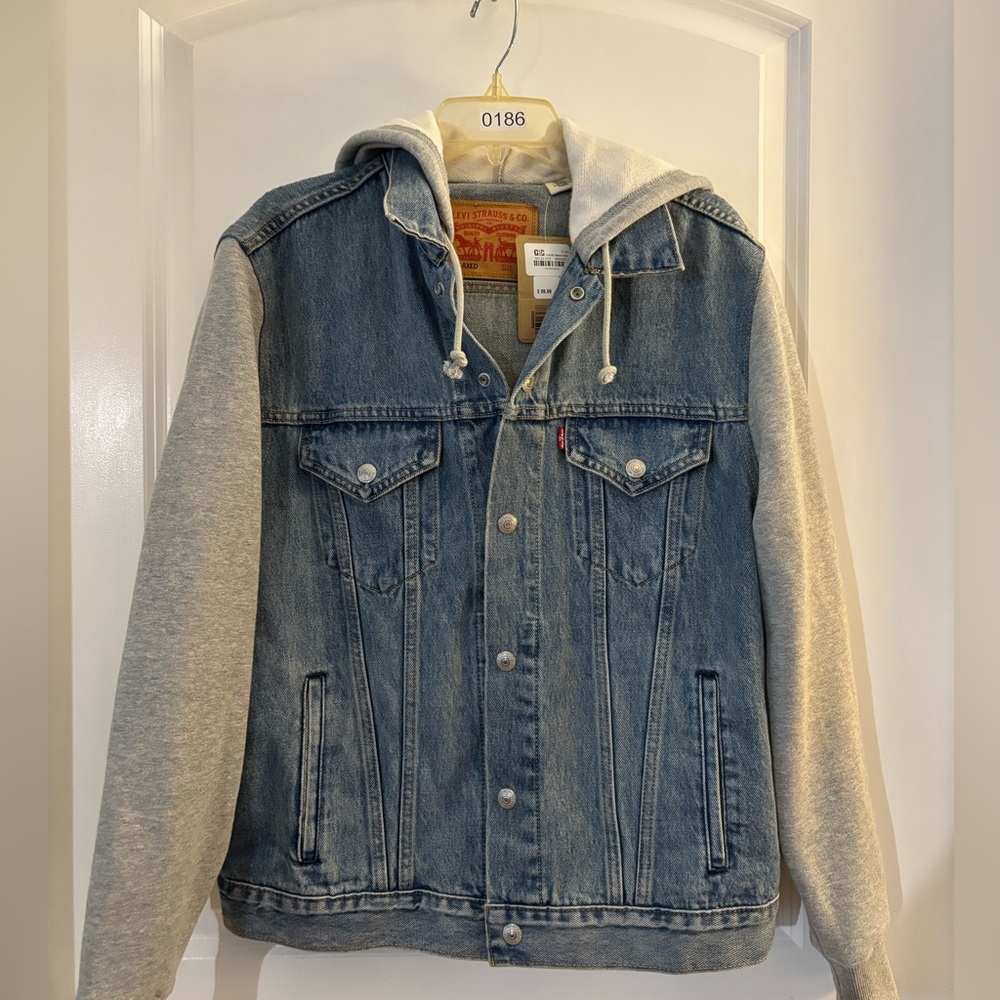 Men's Levi’s Light Blue Denim Jacket with Gray Hoodie Sleeves Sz Med NWT